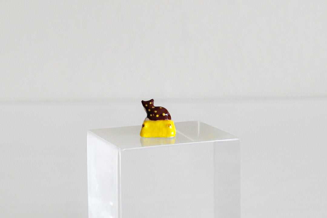 ESTATE TREASURE: Porcelain Cat by Ron Benson