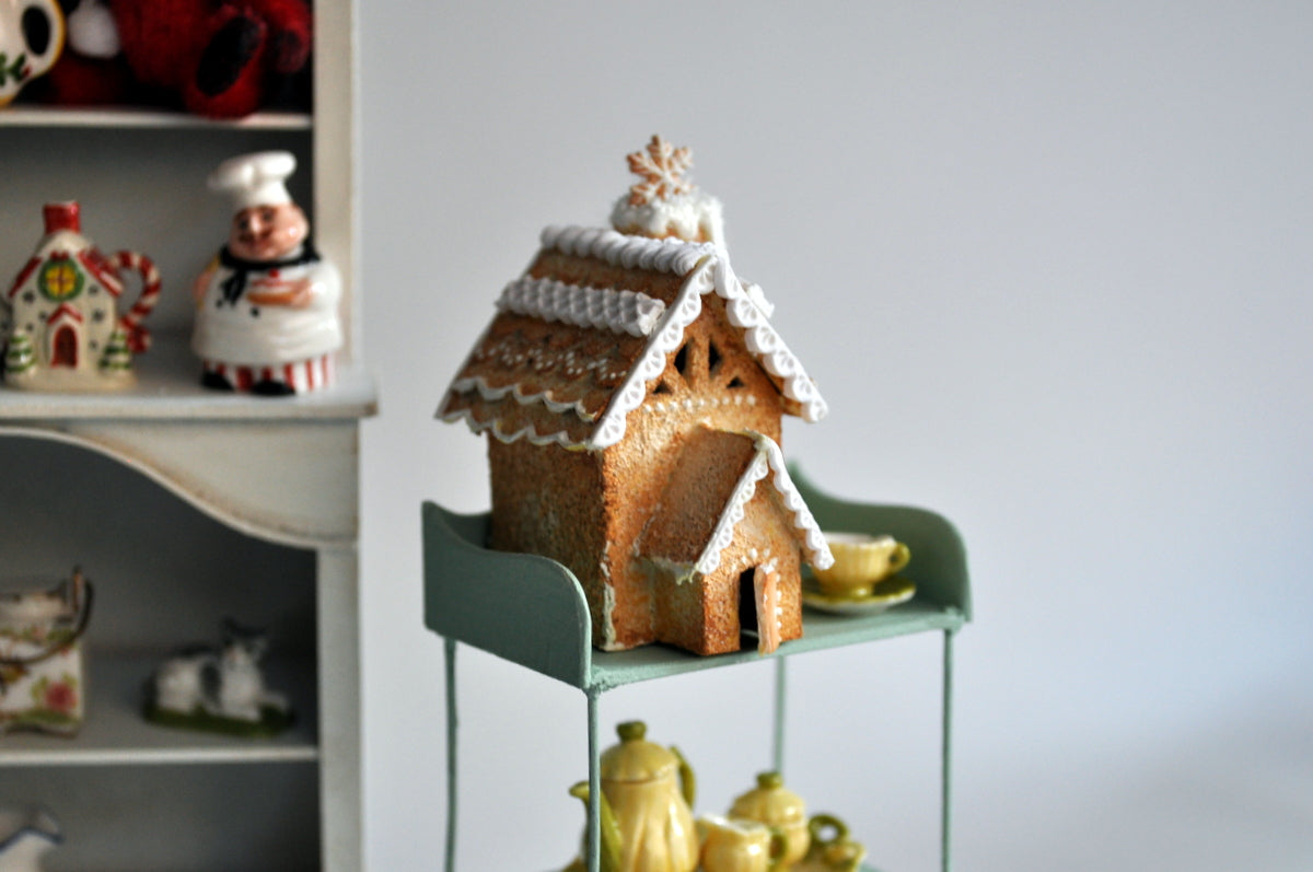 White Christmas Gingerbread House by Petit D'licious